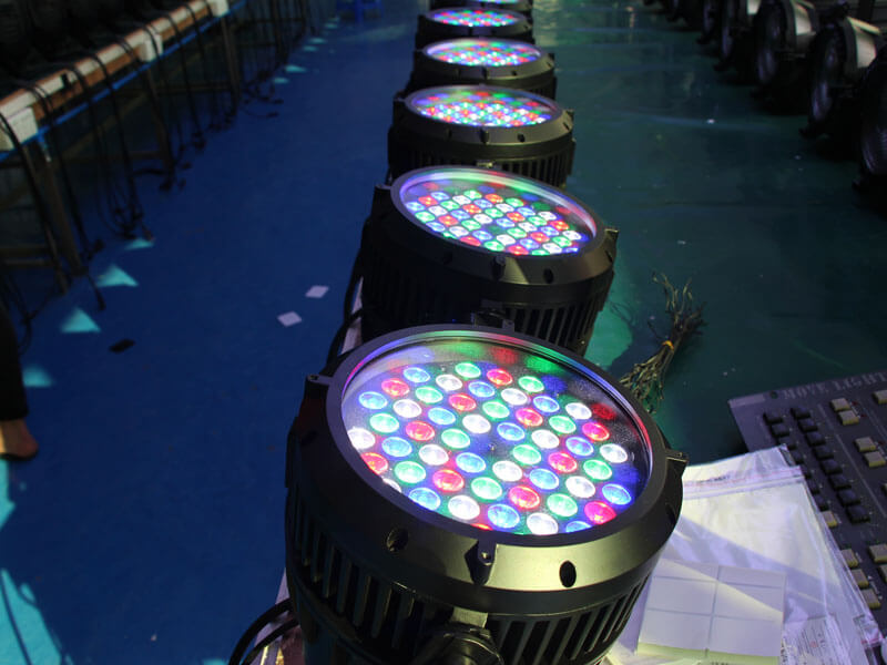 54 luces LED PAR para exteriores de 3 W