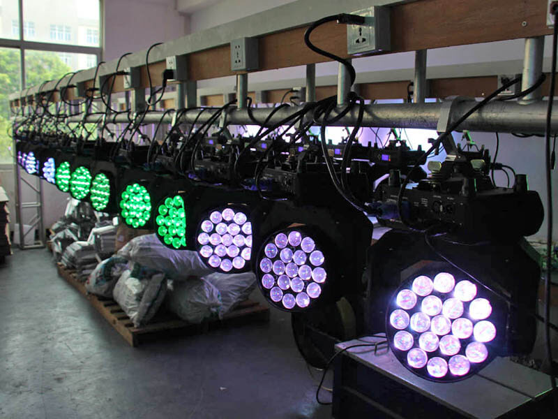 Aura 19pcs 4in1 LED Luz de lavado de cabeza móvil