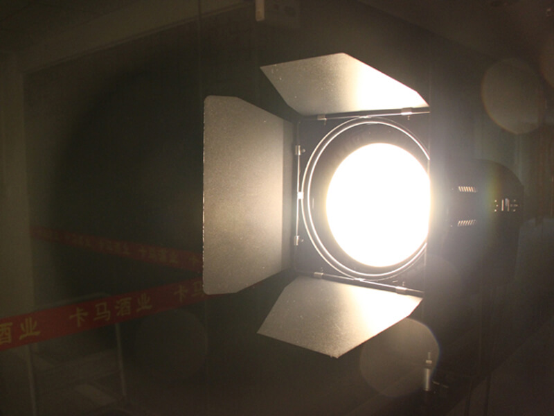 DMX Zoom 100W LED TV Estudio Fresnel Luz continua